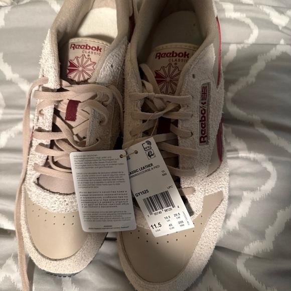 Reebok Beige and Red Leather Sneakers - Picture 1 of 8